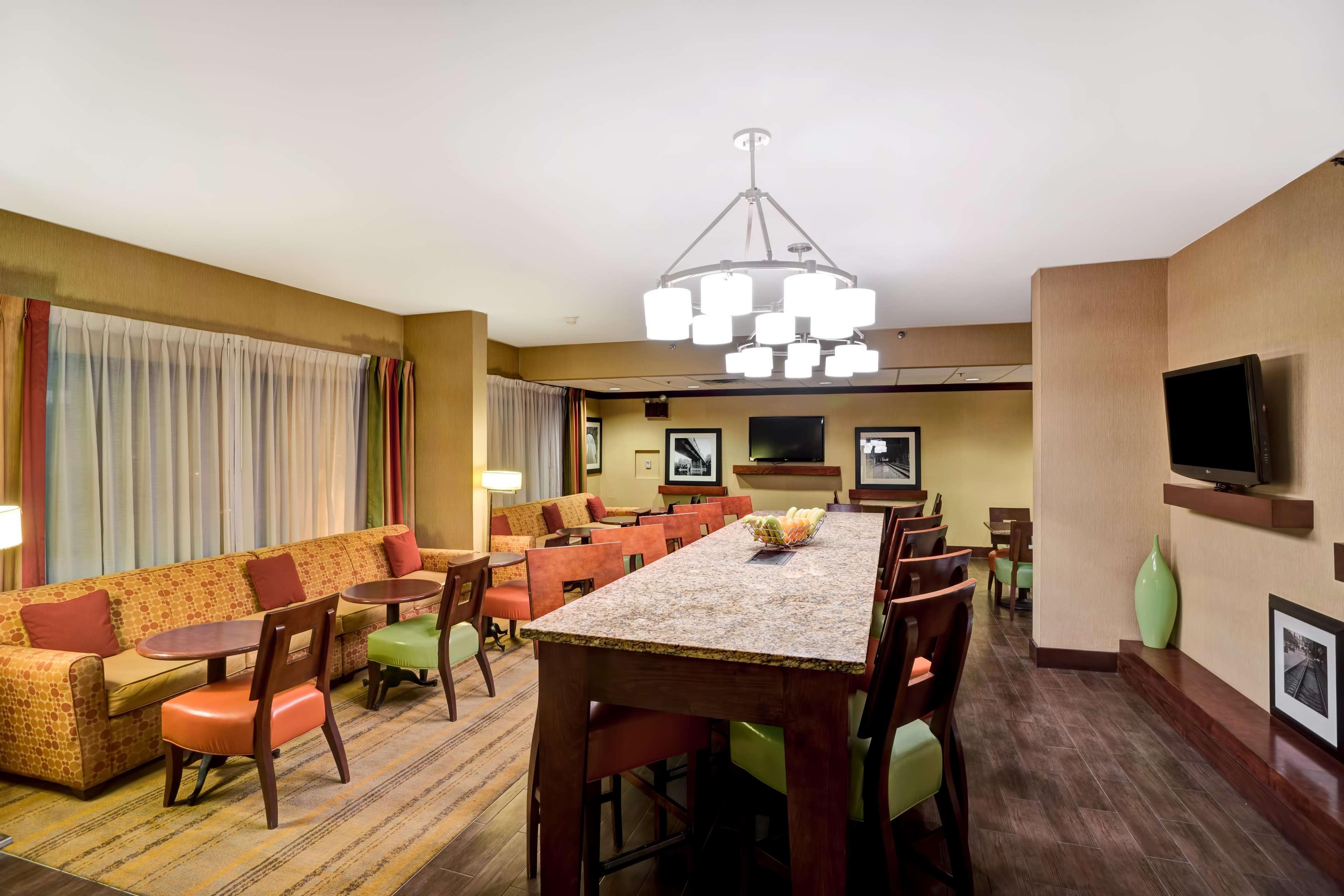 Hampton Inn Morgantown Exterior foto