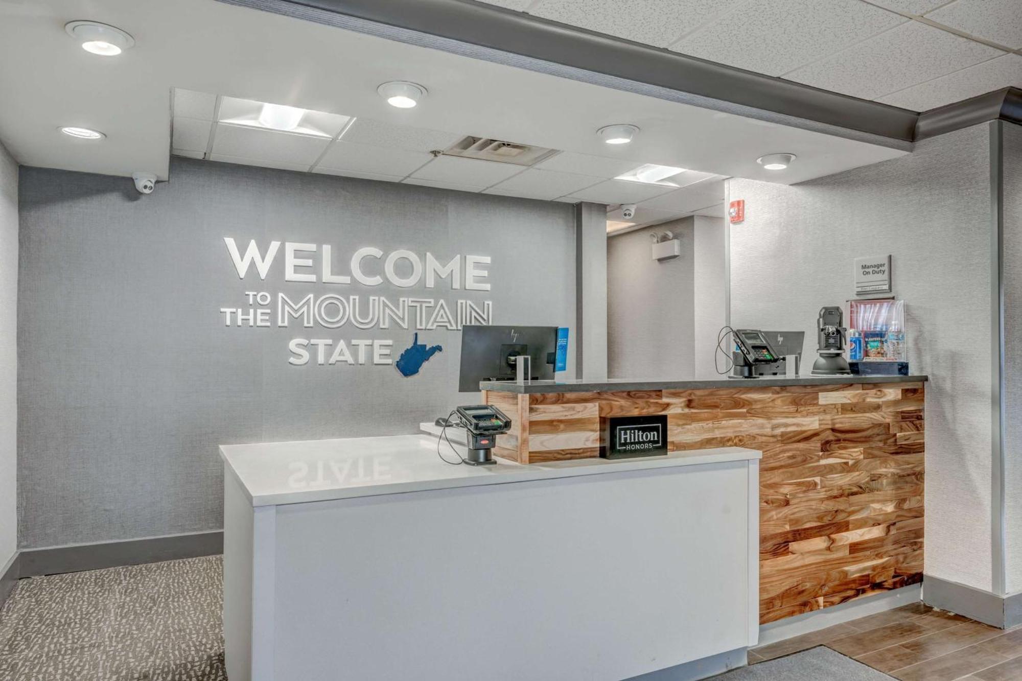 Hampton Inn Morgantown Exterior foto